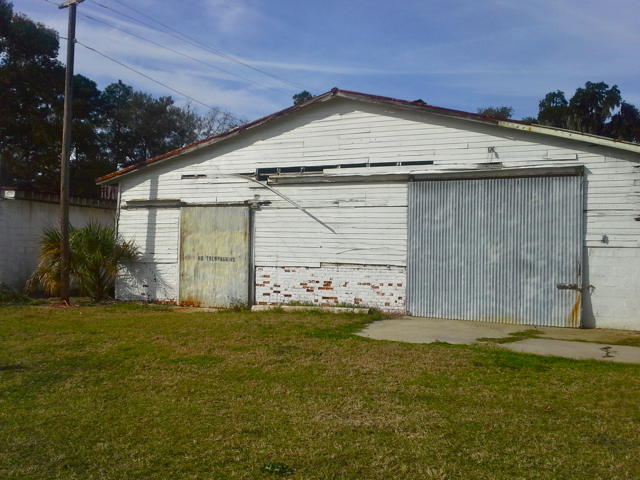 Here is a view of the older building. Perhaps this was used to house the dairy cows but I am not well versed in the operations of a dairy farm to say with certainty.